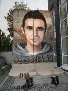 تخليد خالد سعيد على جدار برلين