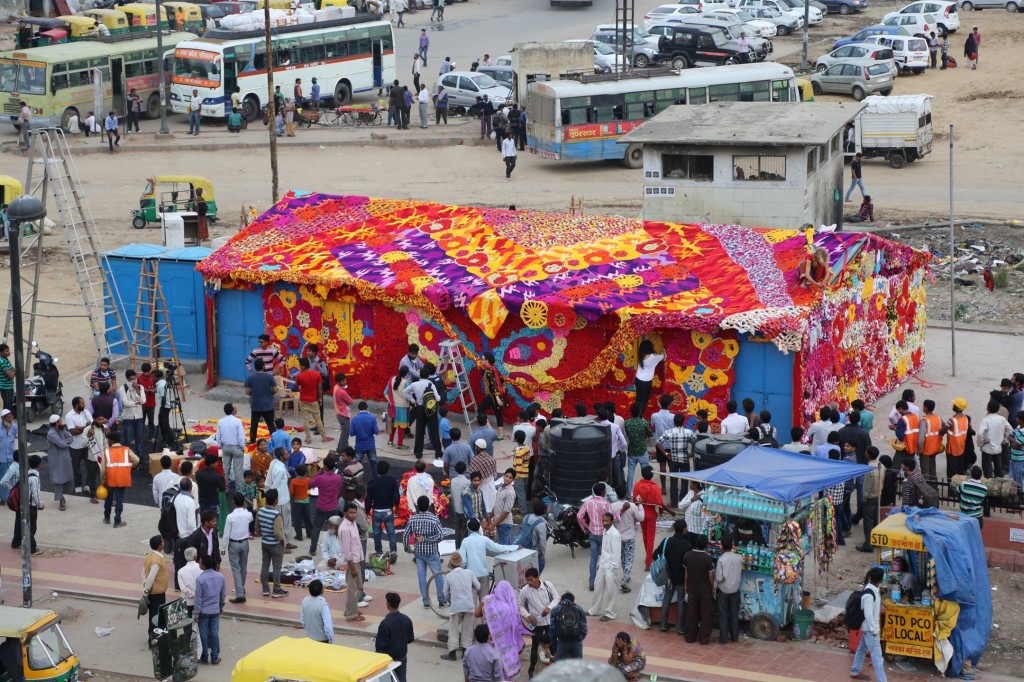 (Olek, photo © Pranav Mehta/St+ARTIndia)